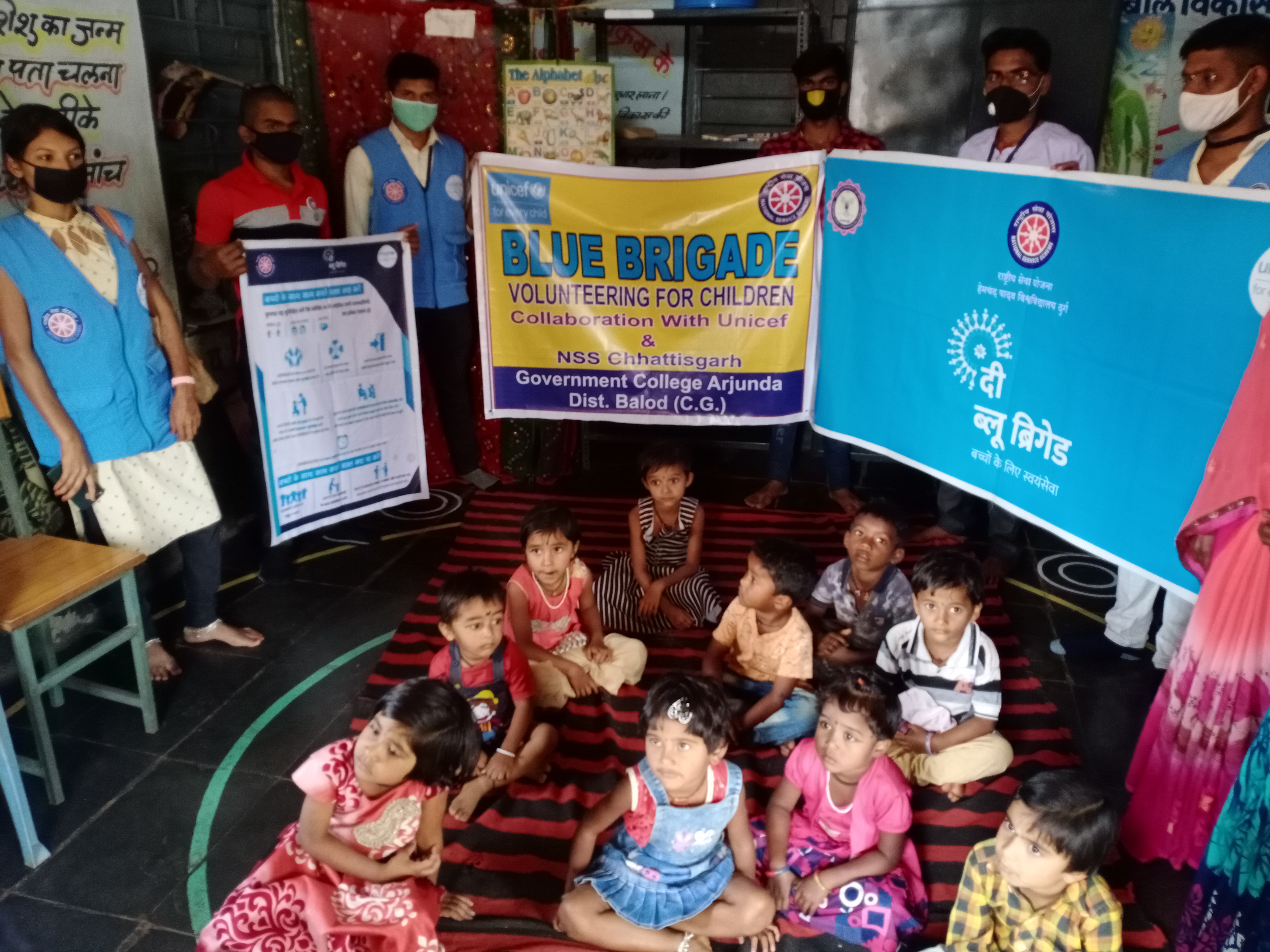 NSS/यूनिसेफ के ब्लू ब्रिग्रेड के अंतर्गत आँगनबाड़ी केन्द्रों में कार्य -Shahid Durwasa Nishad Government College Arjunda District Balod, C.G.